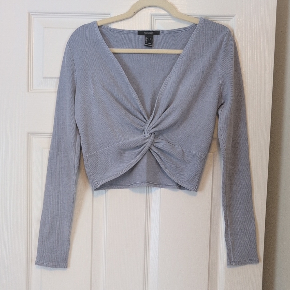 Forever 21 Light Gray Twist-Front Crop Top